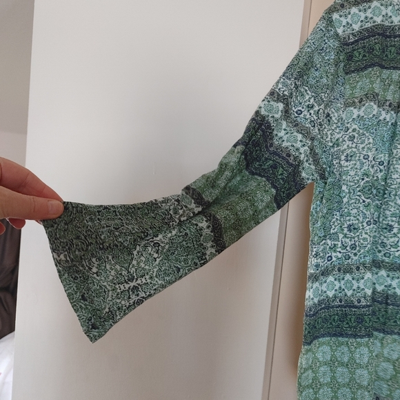 Long sleeve shirt. - Picture 4 of 4